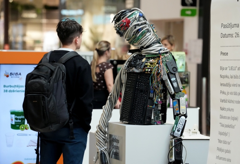 Izstādes eksponāts robots