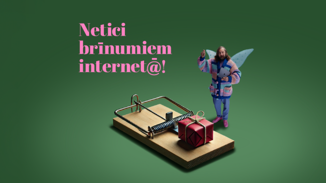 Kampaņas brīnumu feja ar spārniem pie dāvanas, kas atrodas slazdā