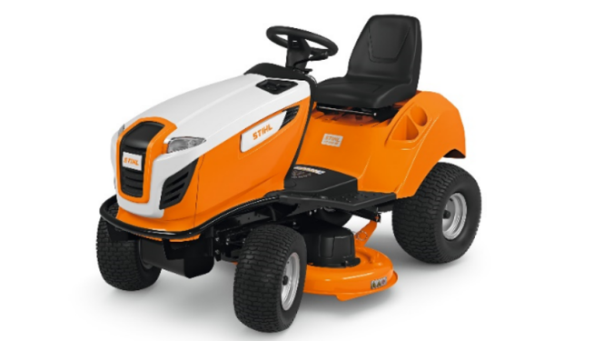 Oranžs STIHL zāles pļāvējs–traktors 