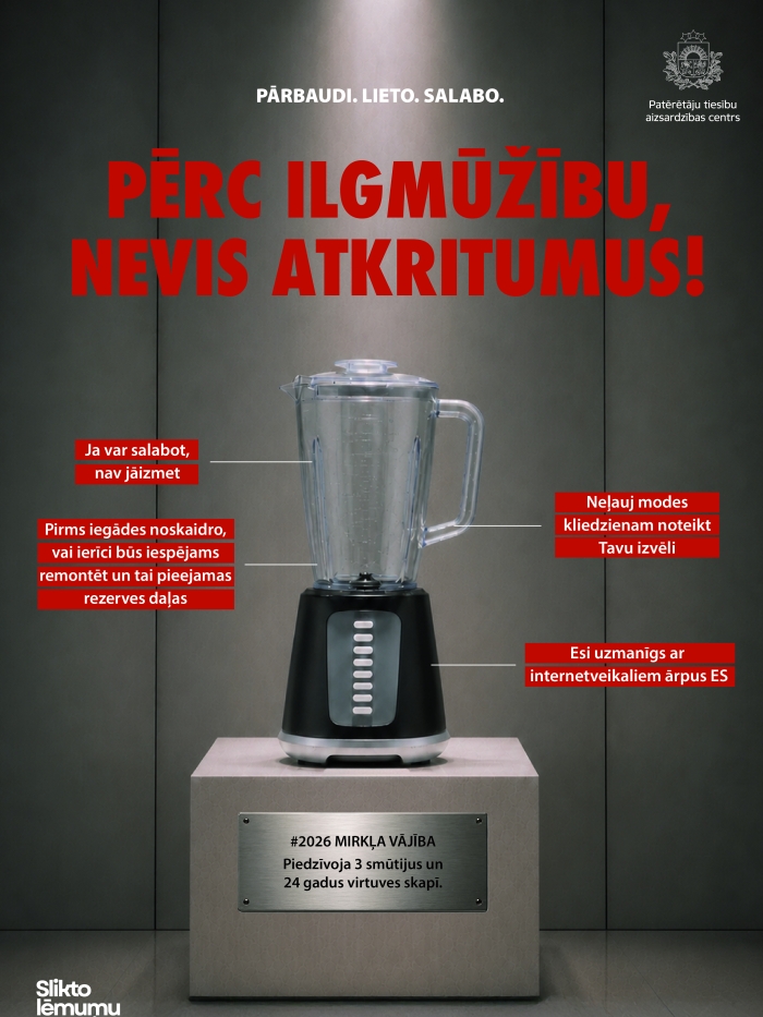 PTAC informatīvs plakāts par ilgtspējīgu sadzīves tehnikas lietošanu un remontu. Uz postamenta novietots blenderis. Virsraksts: “Pērc ilgmūžību, nevis atkritumus!”. Plakātā aicināts salabot ierīces, nevis tās izmest, pirms iegādes noskaidrot, vai būs iespējams veikt remontu un iegādāties rezerves daļas, neļaut modes tendencēm noteikt izvēli un būt uzmanīgiem, pērkot preces internetveikalos ārpus Eiropas Savienības. Uz postamenta plāksnītes norādīts: “#2026 mirkļa vājība.