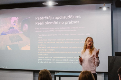 RSU hakatona norise, priekšplānā Sanita Gertmane