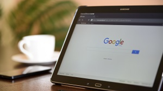 Eiropas Komisija uzliek Google soda naudu 2,42 miljardu eiro apmērā