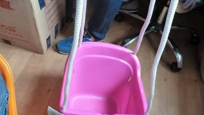 Atsaukums: SIA "cenuklubs.lv" atsauc bērnu šūpoles – T00151