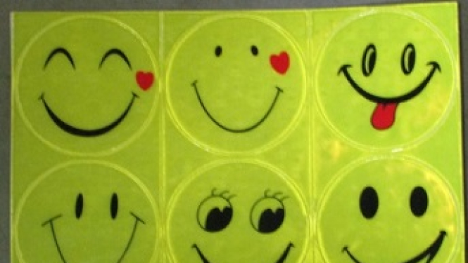 Atsaukums: Atstarojošo uzlīmju komplekts