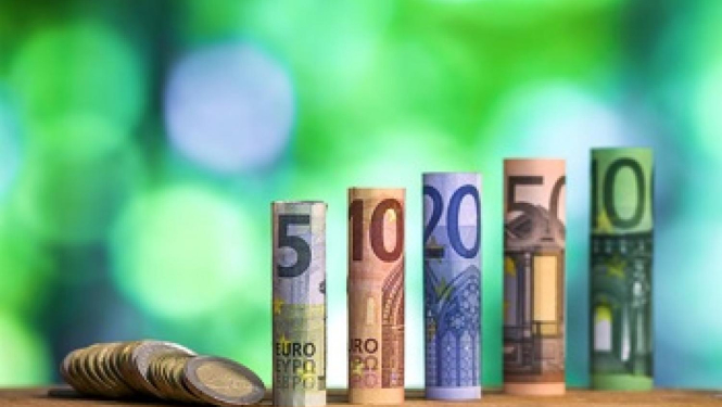 Eiro banknotes un monētas