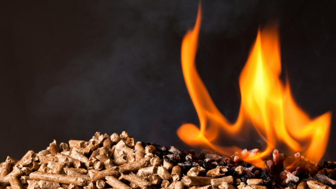 Granulas, deg ar liesmu