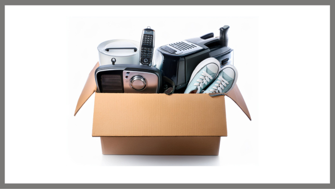 Kartona kaste ar precēm