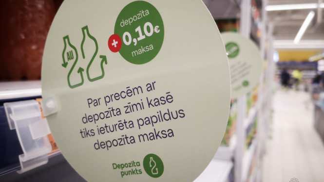 Uzlīme uz veikala durvīm par depozīta maksu