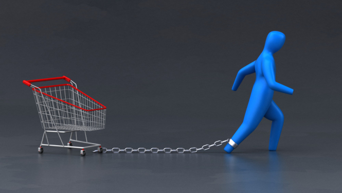 Stilizēts zils cilvēciņš velk aiz sevis pie kājas pieķēdētus iepirkumu ratiņus