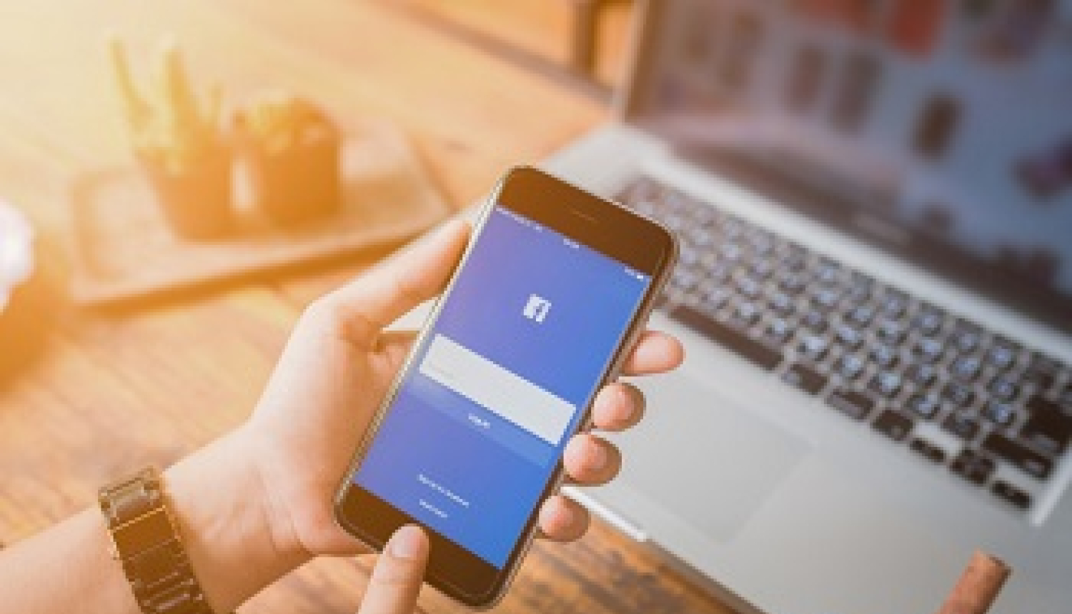 Facebook ievēro Eiropas Komisijas un patērētāju tiesību aizsardzības iestāžu prasības mainīt noteikumus un patērētājiem skaidrot datu izmantošanu