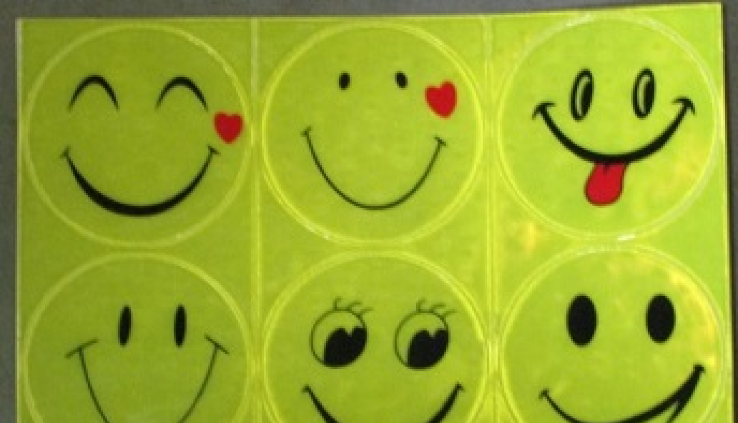 Atsaukums: Atstarojošo uzlīmju komplekts