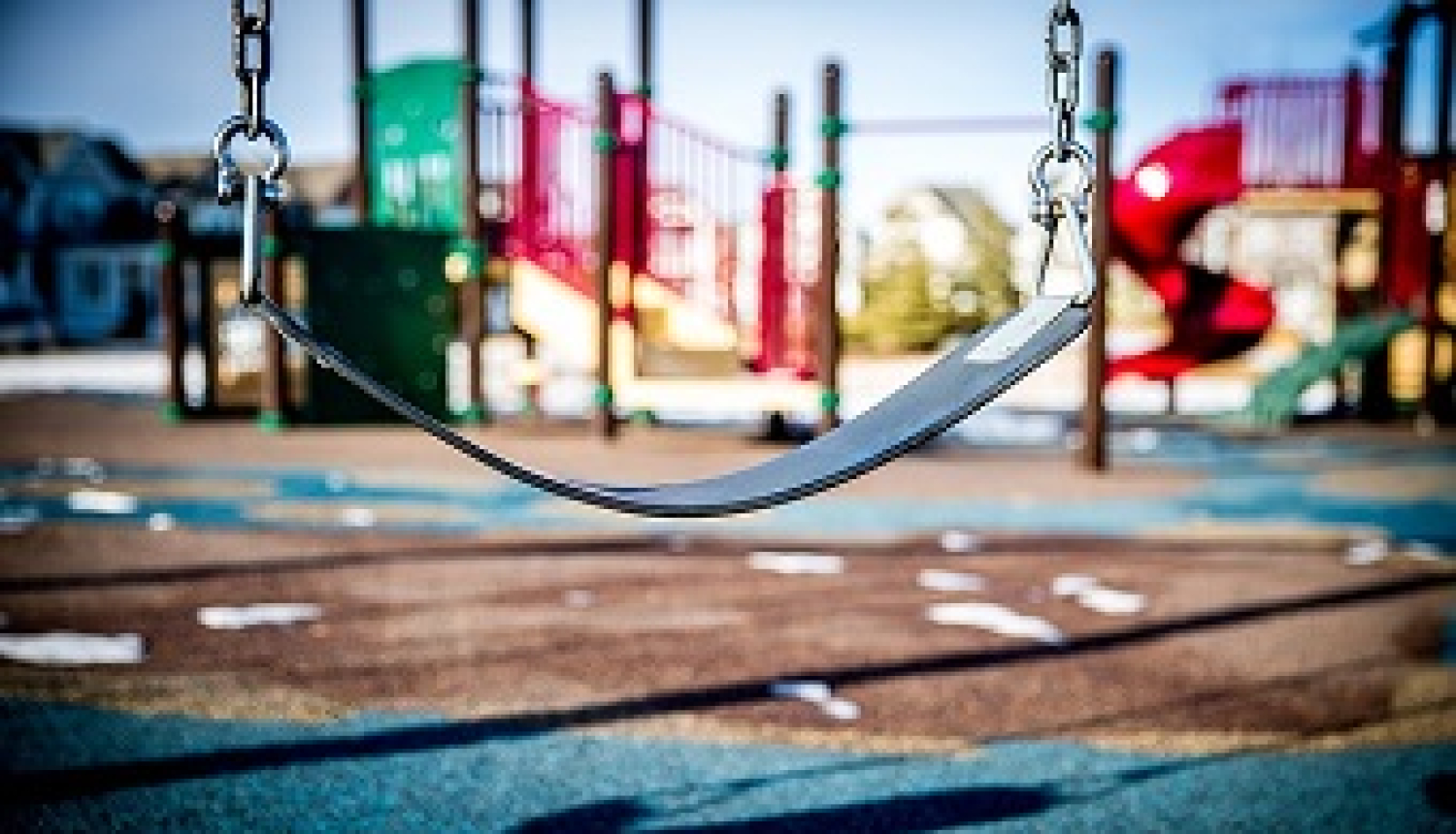 Noteiks speciālās drošuma prasības bērnu spēļu laukumiem